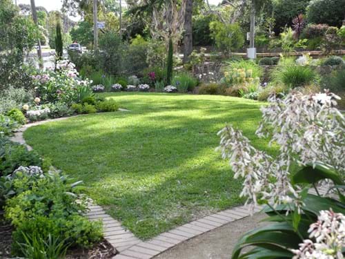 Landscape design Melbourne | Sandra McMahon Gardenscape Design | Integration of garden with house is essential: here the lines of the Art deco house are reflected in the ground plane.