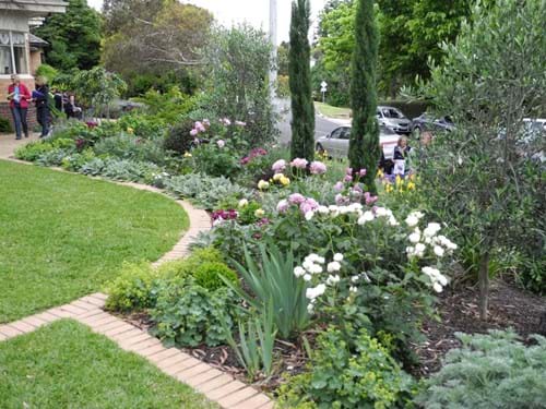Garden designers Melbourne | another 'room in the garden offers a chance for a different plant palette.